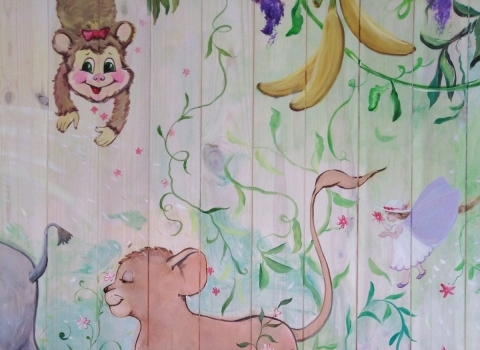 Роспись детской комнаты для девочки. Поверхность-вагонка, блокхаус